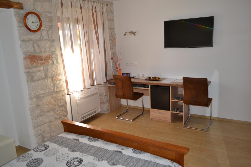 Guesthouse บาเล ภายนอก รูปภาพ