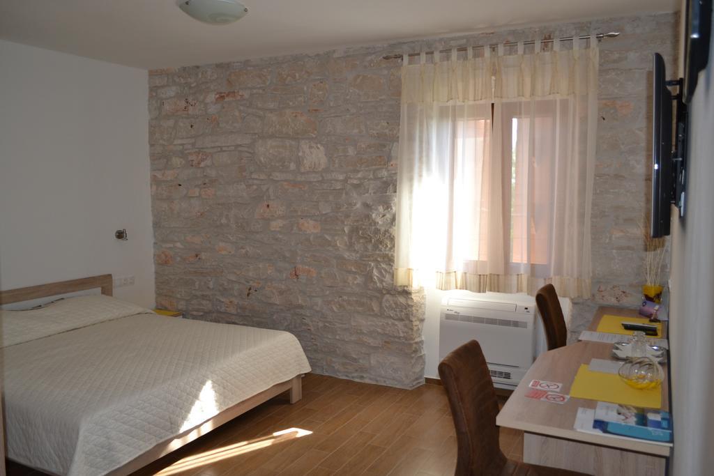 Guesthouse บาเล ภายนอก รูปภาพ