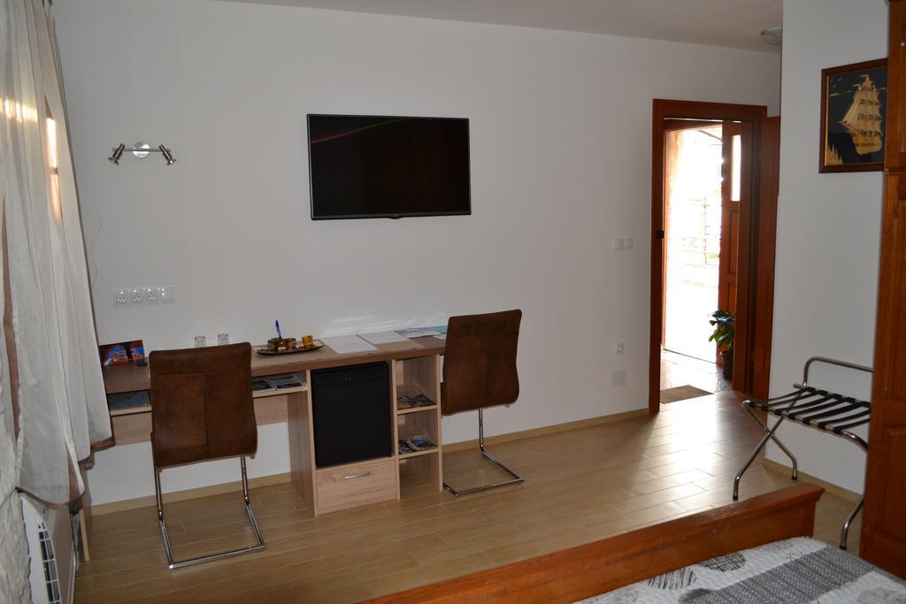Guesthouse บาเล ภายนอก รูปภาพ